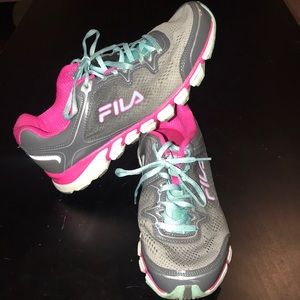 Barely worn ladies fila shoes